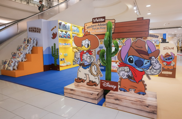 銅鑼灣時代廣場迪士尼期間限定店！史迪仔唐老鴨化身西部牛仔！逾50款全新精品+盲盒+限定相框自拍亭