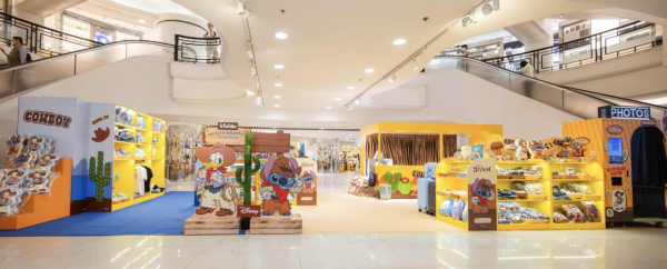 銅鑼灣時代廣場迪士尼期間限定店！史迪仔唐老鴨化身西部牛仔！逾50款全新精品+盲盒+限定相框自拍亭