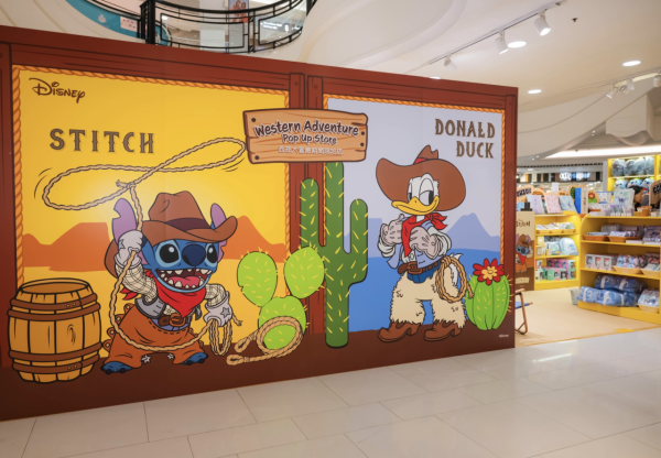 銅鑼灣時代廣場迪士尼期間限定店！史迪仔唐老鴨化身西部牛仔！逾50款全新精品+盲盒+限定相框自拍亭