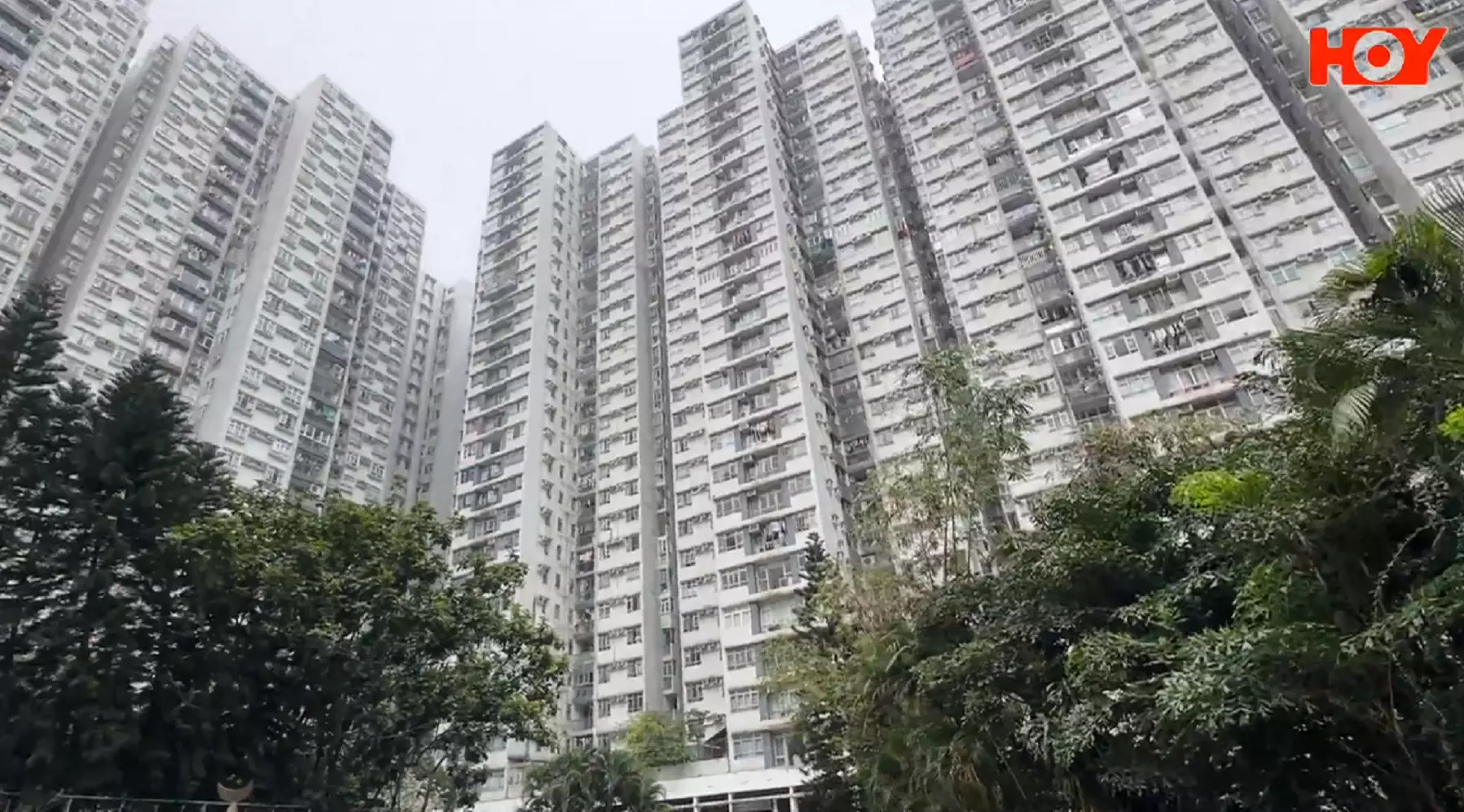 天價大維修爭議不斷！顧問公司涉串謀黑社會操控招標！買私樓變被劏？網友：住公屋最抵 