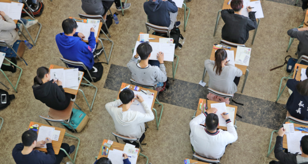 考評局6大臨時空缺大量請人。