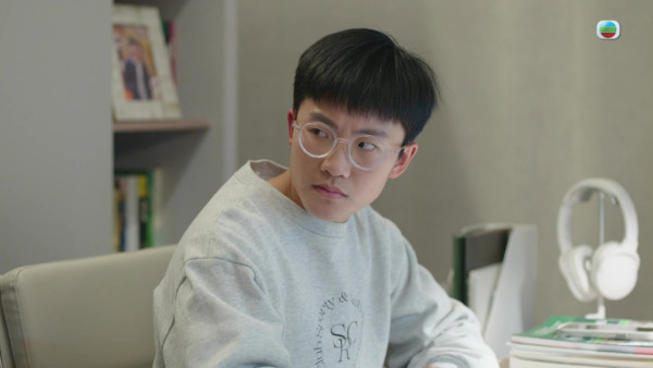 正義女神｜補習老師Lydia倪嘉雯演成高成彬獵物？低胸俯身戲一改清純氣質