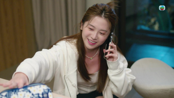 正義女神|補習老師Lydia倪嘉雯演成高成彬獵物?低胸俯身戲一改清純氣質