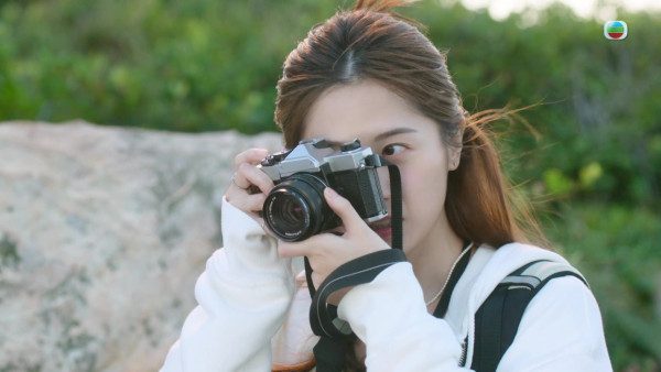 正義女神|補習老師Lydia倪嘉雯演成高成彬獵物?低胸俯身戲一改清純氣質