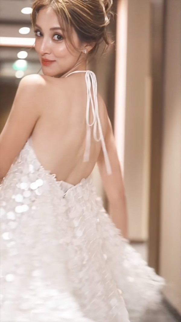 乘風2026｜陳凱琳初舞台盛世美顏驚艷內地 網民激讚混血樣封「迪麗熱巴接班人」