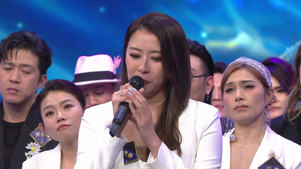 中年好聲音4｜陳逸璇選唱「跳崖歌」憾遭淘汰！剖白人生低谷飲泣：《中4》拉番我出嚟