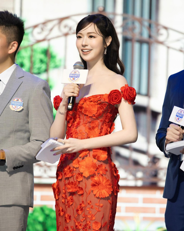 馮盈盈火玫瑰全身透視谷盡事業線！澎湃上圍低胸衝擊視覺極震撼