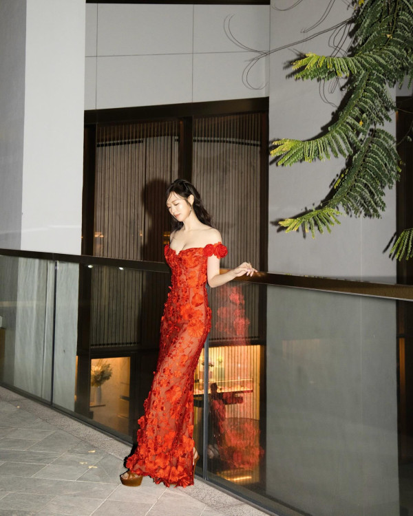 馮盈盈火玫瑰全身透視谷盡事業線！澎湃上圍低胸衝擊視覺極震撼