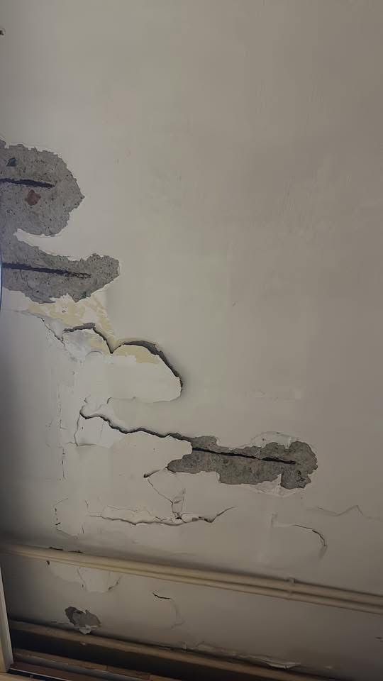 屯門舊公屋塌石屎險奪命！住戶血淚揭4大噩夢 警告準租戶：派中千萬別要