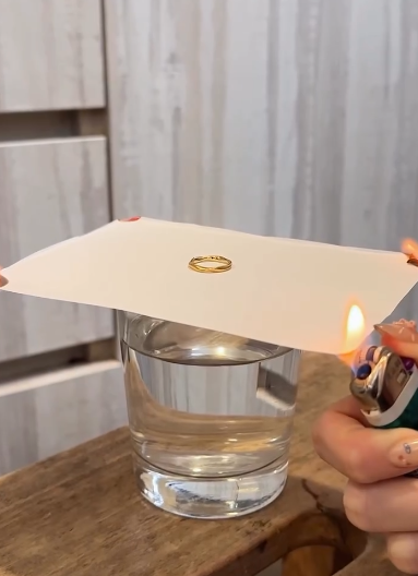 爆紅「戒指占卜」超邪門！燒紙跌落水預言感情契機？揭婚姻宿命