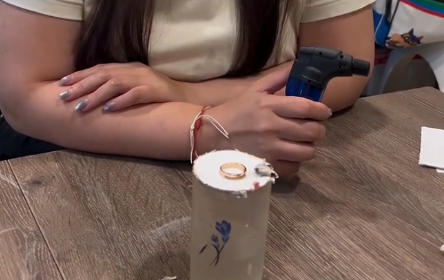 爆紅「戒指占卜」超邪門！燒紙跌落水預言感情契機？揭婚姻宿命