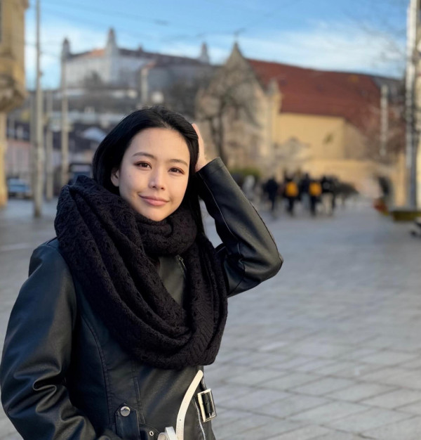 林婷婷着旗袍報新聞被質疑衣著不恰當 網民反應意外一面倒：佢著得好靚