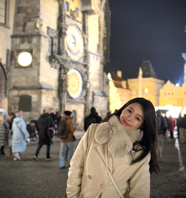 林婷婷着旗袍報新聞被質疑衣著不恰當 網民反應意外一面倒：佢著得好靚