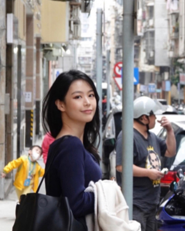 林婷婷着旗袍報新聞被質疑衣著不恰當 網民反應意外一面倒：佢著得好靚