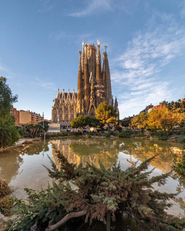 歷時144年！巴塞隆拿聖家堂封頂成全球最高教堂  門票/預約攻略/登塔/5大隱世打卡位 