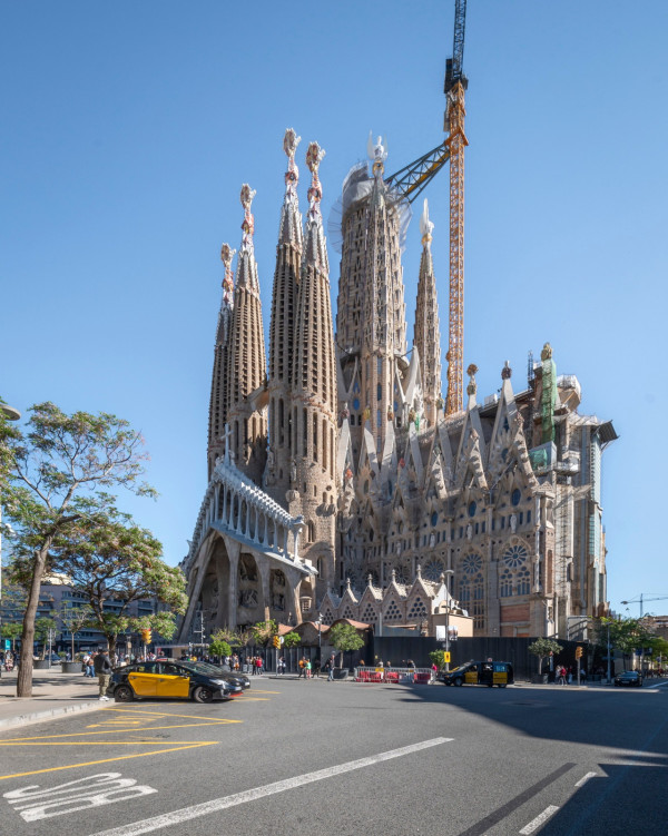 歷時144年！巴塞隆拿聖家堂封頂成全球最高教堂  門票/預約攻略/登塔/5大隱世打卡位 