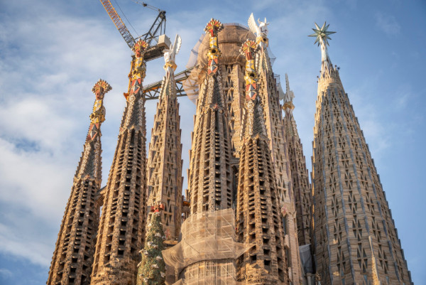 歷時144年！巴塞隆拿聖家堂封頂成全球最高教堂  門票/預約攻略/登塔/5大隱世打卡位 