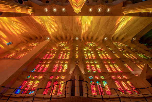 歷時144年！巴塞隆拿聖家堂封頂成全球最高教堂  門票/預約攻略/登塔/5大隱世打卡位 