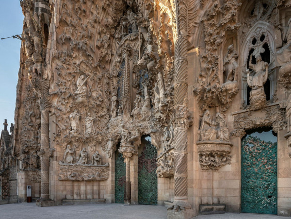 歷時144年！巴塞隆拿聖家堂封頂成全球最高教堂  門票/預約攻略/登塔/5大隱世打卡位 