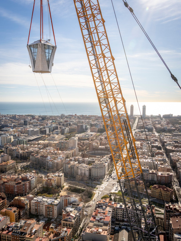 歷時144年！巴塞隆拿聖家堂封頂成全球最高教堂  門票/預約攻略/登塔/5大隱世打卡位 