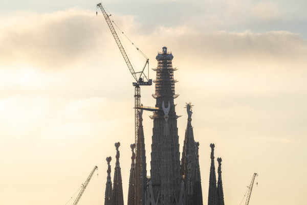 歷時144年！巴塞隆拿聖家堂封頂成全球最高教堂  門票/預約攻略/登塔/5大隱世打卡位 