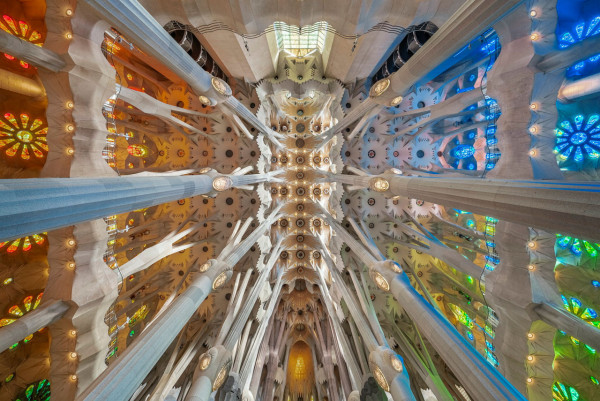 歷時144年！巴塞隆拿聖家堂封頂成全球最高教堂  門票/預約攻略/登塔/5大隱世打卡位 