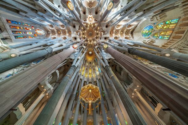 歷時144年！巴塞隆拿聖家堂封頂成全球最高教堂  門票/預約攻略/登塔/5大隱世打卡位 