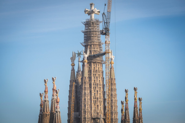 歷時144年！巴塞隆拿聖家堂封頂成全球最高教堂  門票/預約攻略/登塔/5大隱世打卡位 