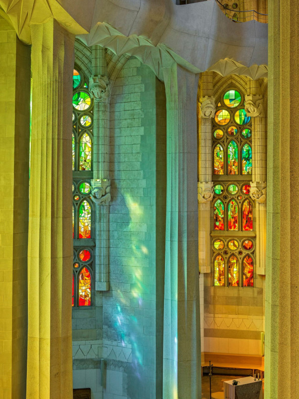 歷時144年！巴塞隆拿聖家堂封頂成全球最高教堂  門票/預約攻略/登塔/5大隱世打卡位 