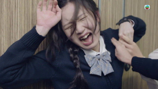 正義女神|女學生22歲羅皓誼首演喊戲超揪心 原來係《愛回家》呢個搞笑角色