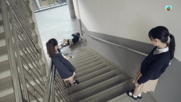 正義女神|女學生22歲羅皓誼首演喊戲超揪心 原來係《愛回家》呢個搞笑角色