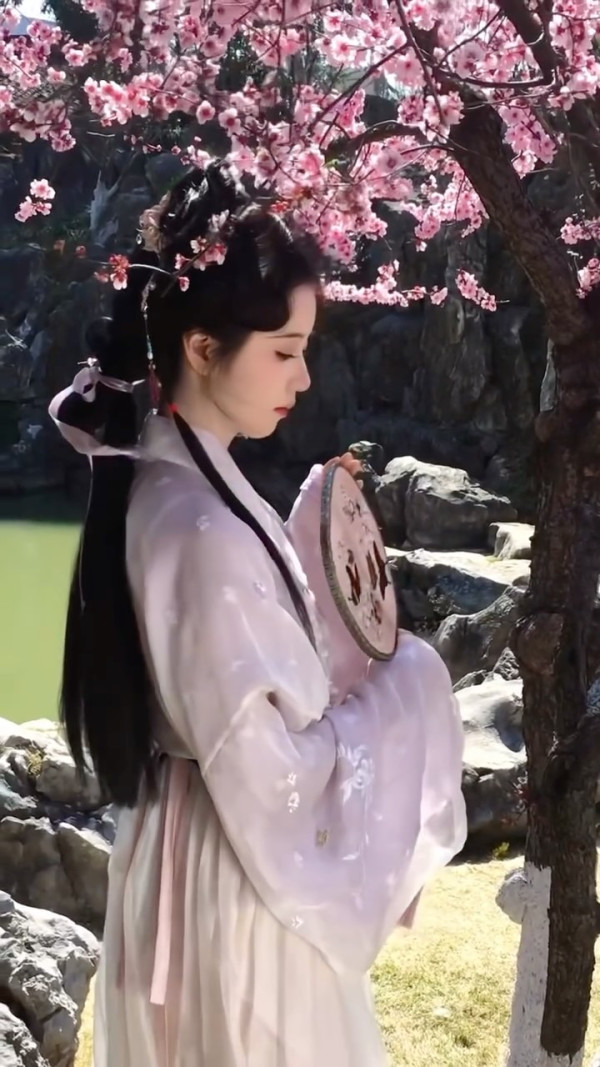 正義女神｜女學生22歲羅皓誼首演喊戲超揪心 原來係《愛回家》呢個搞笑角色