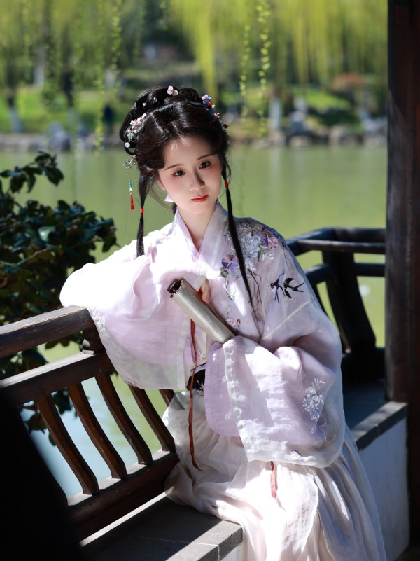 正義女神｜女學生22歲羅皓誼首演喊戲超揪心 原來係《愛回家》呢個搞笑角色