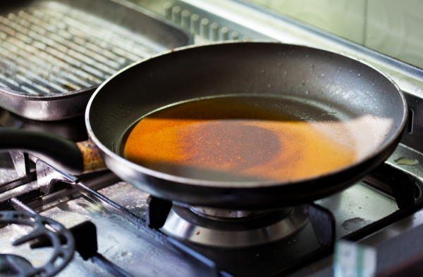 廚房衛生｜倒湯麵落鋅盤超錯？專家揭10種食物塞喉兼生菌 蛋殼、咖啡渣全上榜