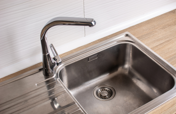 廚房衛生｜倒湯麵落鋅盤超錯？專家揭10種食物塞喉兼生菌 蛋殼、咖啡渣全上榜