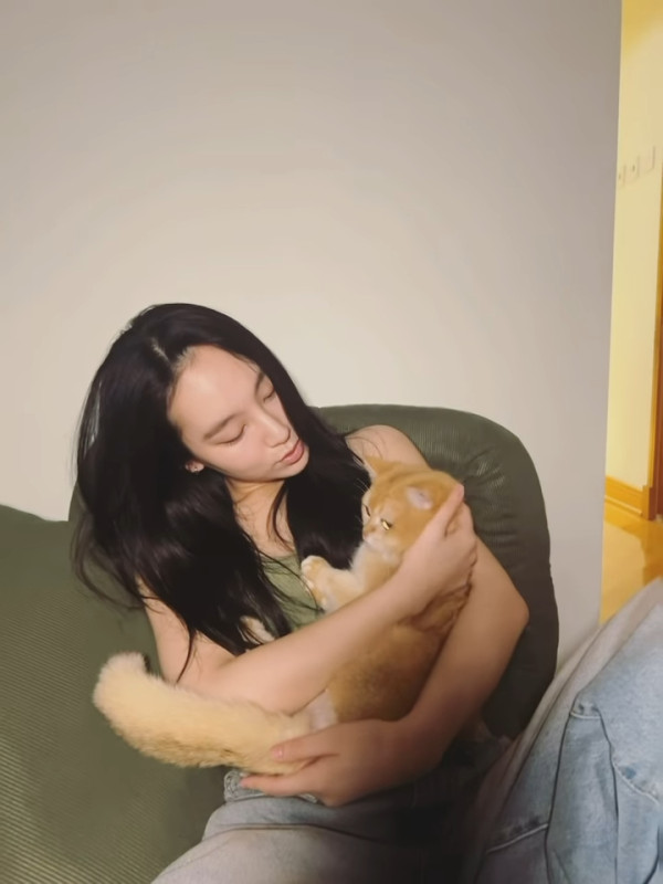 炎明熹21歲生日IG晒切蛋糕慶生照 長文剖白人生轉變：有意識咗自己做緊啲乜