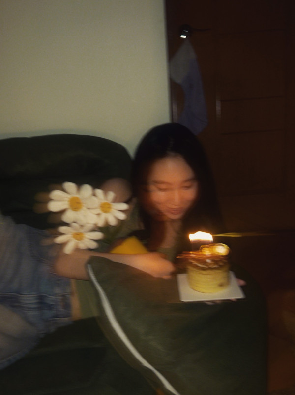 炎明熹21歲生日IG晒切蛋糕慶生照 長文剖白人生轉變：有意識咗自己做緊啲乜