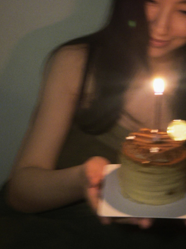 炎明熹21歲生日IG晒切蛋糕慶生照 長文剖白人生轉變：有意識咗自己做緊啲乜