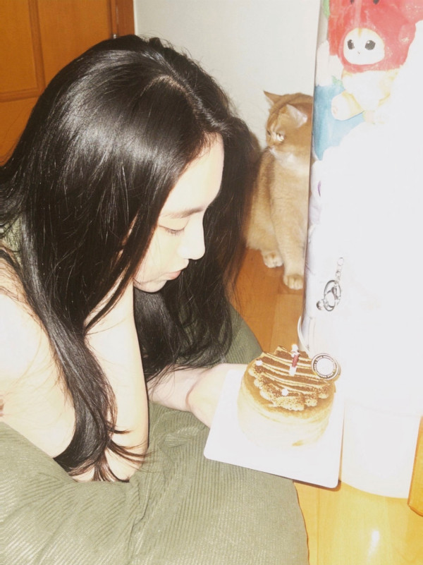 炎明熹21歲生日IG晒切蛋糕慶生照 長文剖白人生轉變：有意識咗自己做緊啲乜