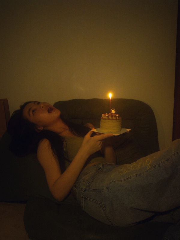 炎明熹21歲生日IG晒切蛋糕慶生照 長文剖白人生轉變：有意識咗自己做緊啲乜