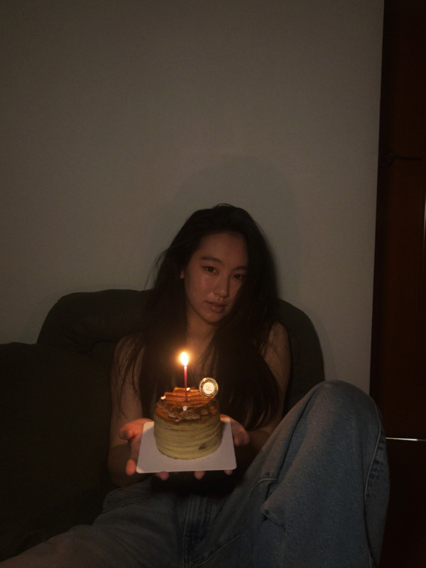 炎明熹21歲生日IG晒切蛋糕慶生照 長文剖白人生轉變：有意識咗自己做緊啲乜