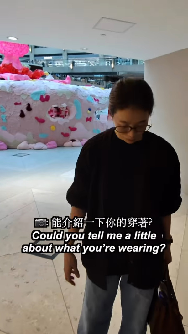 袁詠儀接受街拍攝影師邀請拍照，影片截圖，來源︰IG@streetsnap.portrait。