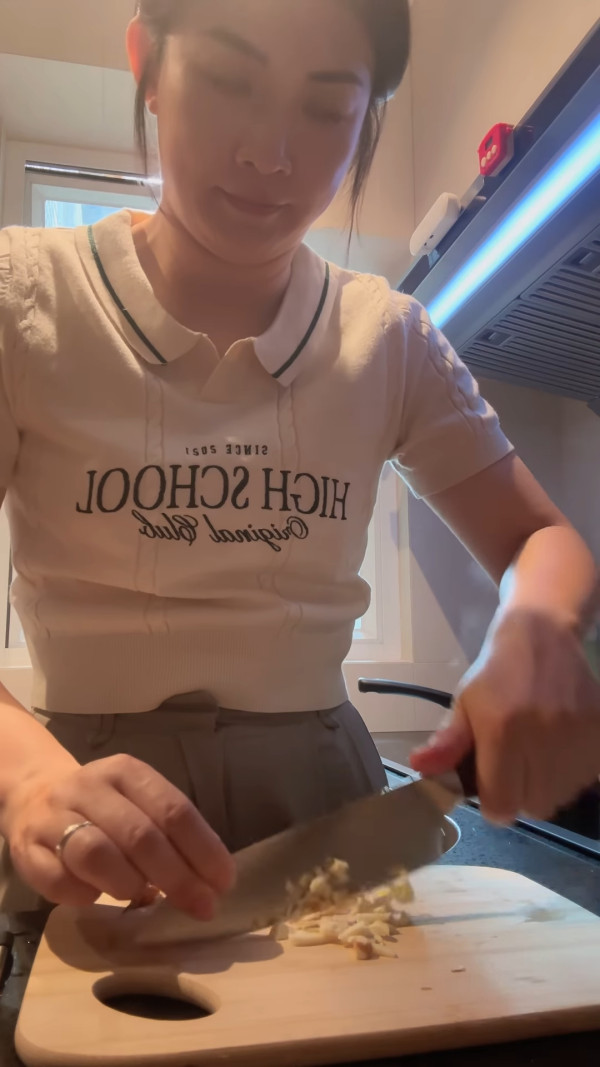 前TVB新聞之花結婚後新居入伙曝光!主播轉行人妻KOL形象大不同