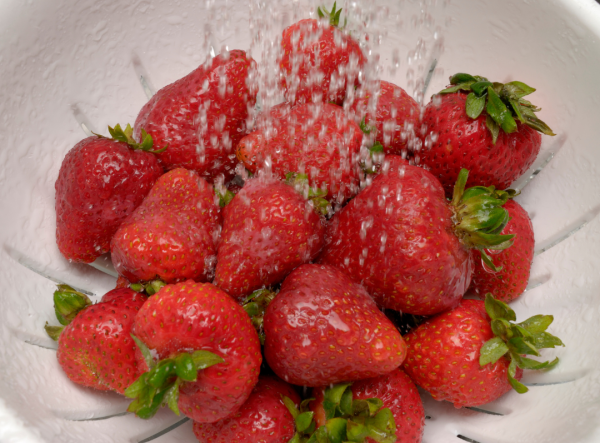 農藥蔬果2026｜12大最污糟蔬果名單出爐！菠菜再奪冠 逾6成蔬果含「永久化學物質」恐致癌 附正確清洗蔬果方法