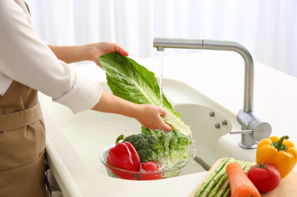 農藥蔬果2026｜12大最污糟蔬果名單出爐！菠菜再奪冠 逾6成蔬果含「永久化學物質」恐致癌 附正確清洗蔬果方法
