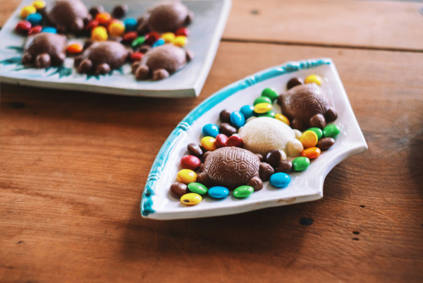  搭飛機唔好飲汽水！專家揭6大機上飲食禁忌 食錯隨時胃脹腳腫