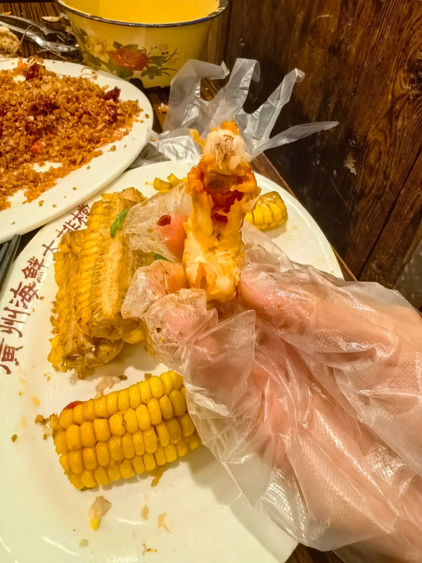 等我餸上門(圖片來源:小紅書@啾啾) 廣州宵夜推介|深夜食堂7大必吃名單!手作糖水、手臂粗瀨尿蝦、24小時湯粉