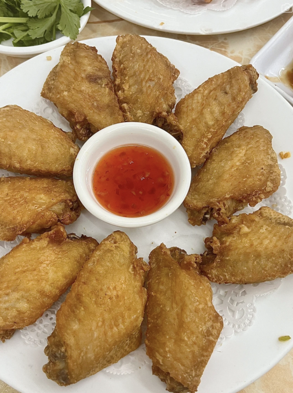 雲騰砂鍋粥(圖片來源:小紅書@ 🌱一抹懒月光) 廣州宵夜推介|深夜食堂7大必吃名單!手作糖水、手臂粗瀨尿蝦、24小時湯粉