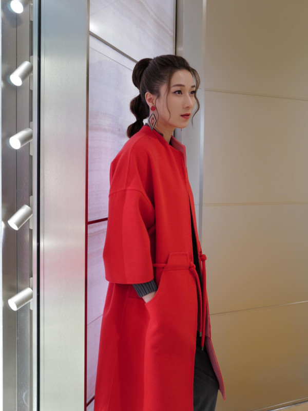 楊茜堯鍾嘉欣自信素顏合照曝真面目！相差5年皮膚狀態惹網民激辯：佢贏