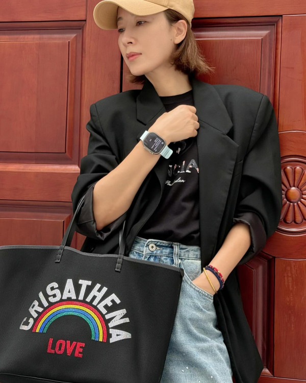 楊茜堯鍾嘉欣自信素顏合照曝真面目！相差5年皮膚狀態惹網民激辯：佢贏